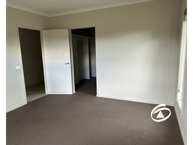 2 Grande Belmond Avenue, Clyde VIC 3978