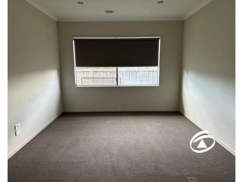 2 Grande Belmond Avenue, Clyde VIC 3978