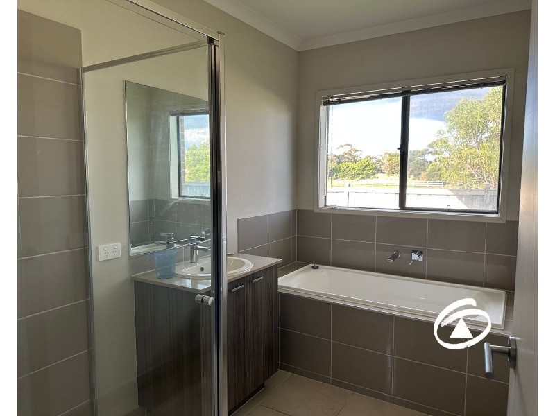 2 Grande Belmond Avenue, Clyde VIC 3978