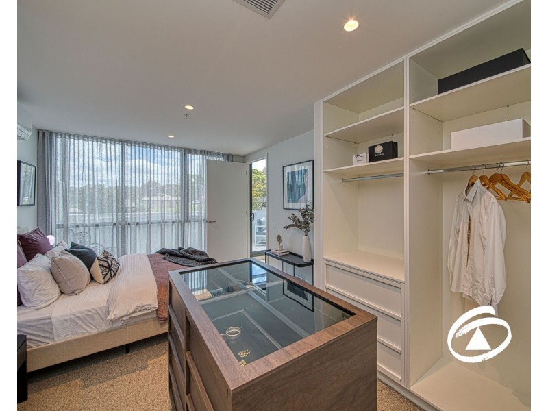 201/9 Gloucester Avenue, Berwick VIC 3806