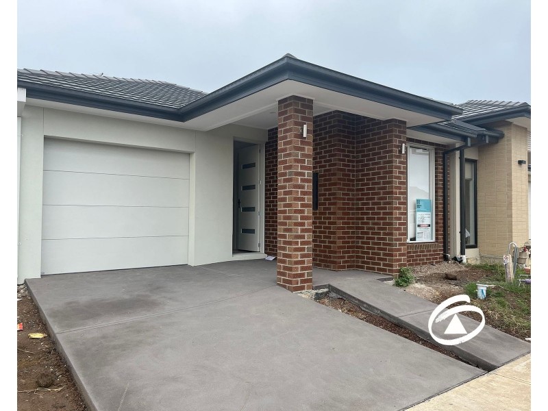 10 Pesaro Street, Clyde VIC 3978
