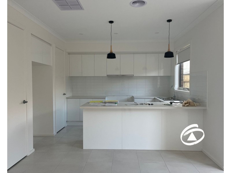 10 Pesaro Street, Clyde VIC 3978