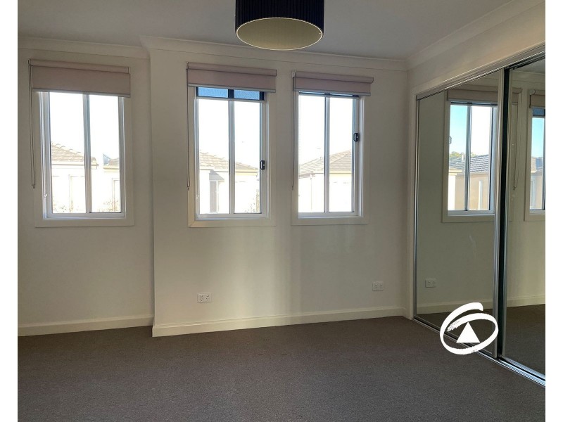 11/4 Young Road, Hallam VIC 3803