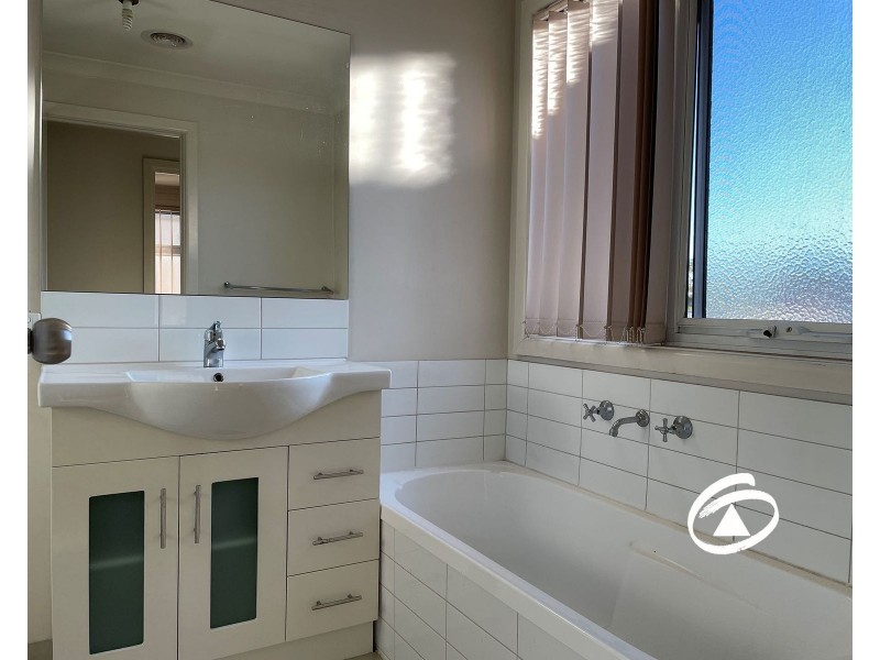 11/4 Young Road, Hallam VIC 3803