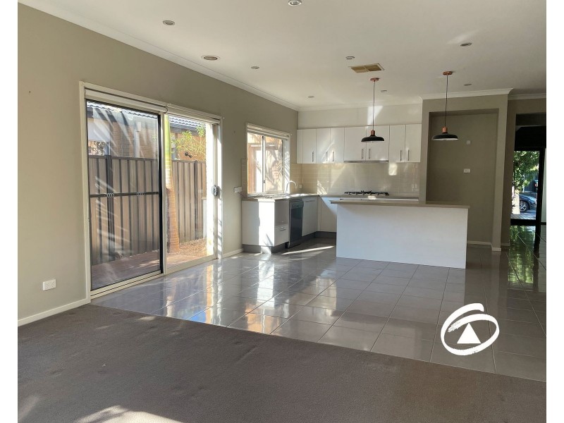 33 Connewara Crescent, Clyde North VIC 3978