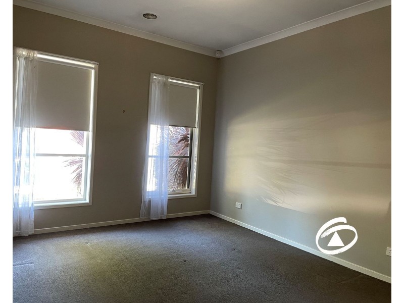 33 Connewara Crescent, Clyde North VIC 3978