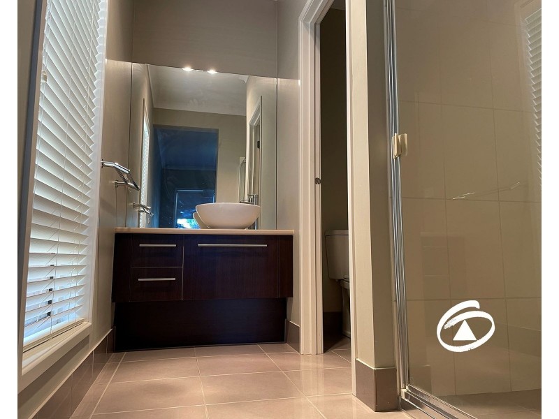 33 Connewara Crescent, Clyde North VIC 3978