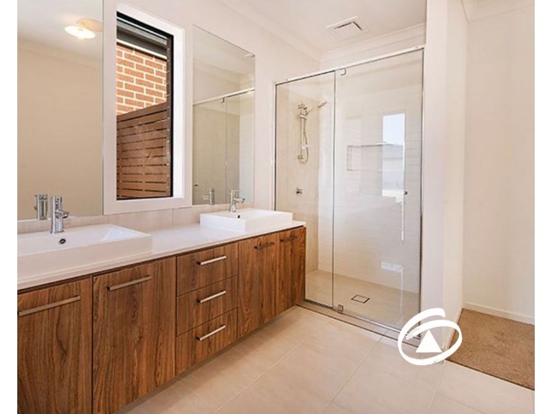 4 Faulkner Drive, Officer VIC 3809