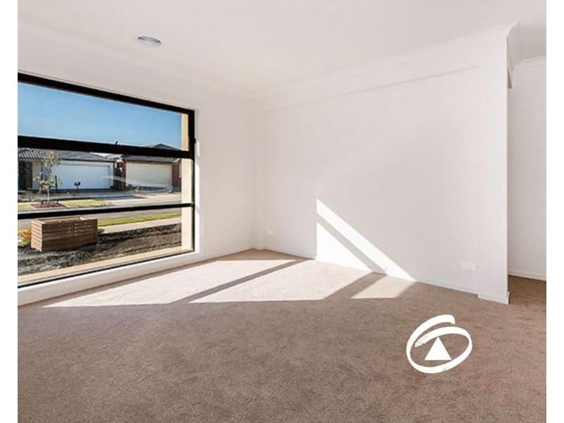 4 Faulkner Drive, Officer VIC 3809