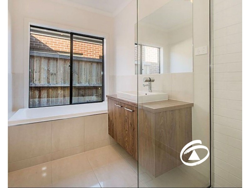 4 Faulkner Drive, Officer VIC 3809