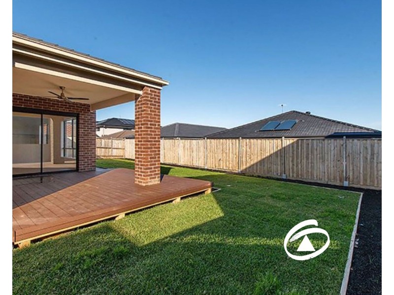 4 Faulkner Drive, Officer VIC 3809