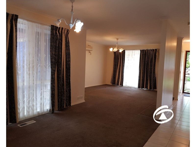 12 Deanswood Way, Narre Warren VIC 3805