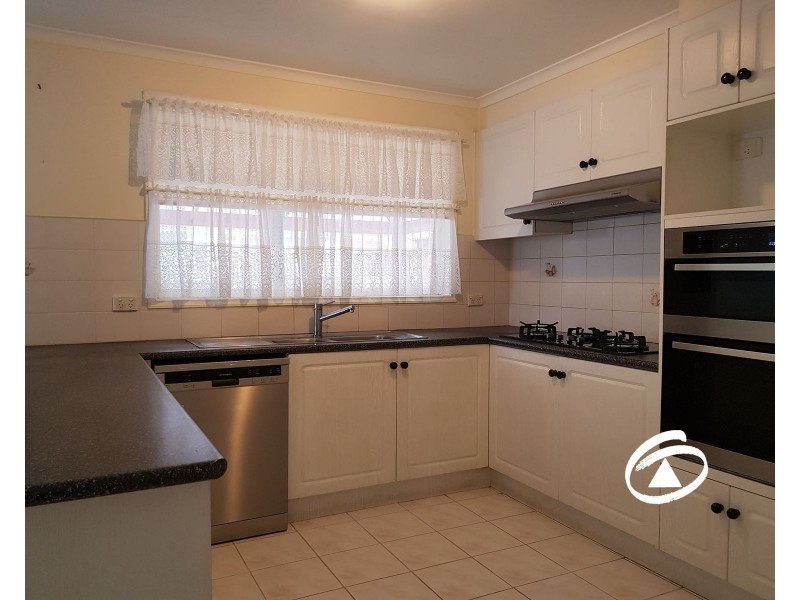 12 Deanswood Way, Narre Warren VIC 3805