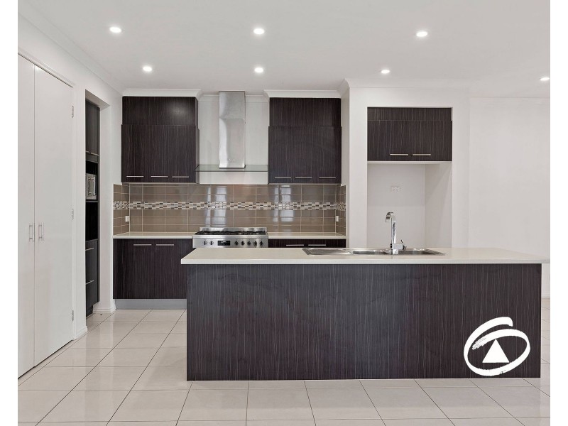 16 Park Orchard Drive, Pakenham VIC 3810