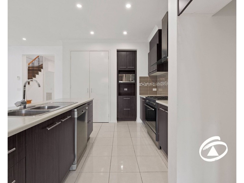 16 Park Orchard Drive, Pakenham VIC 3810