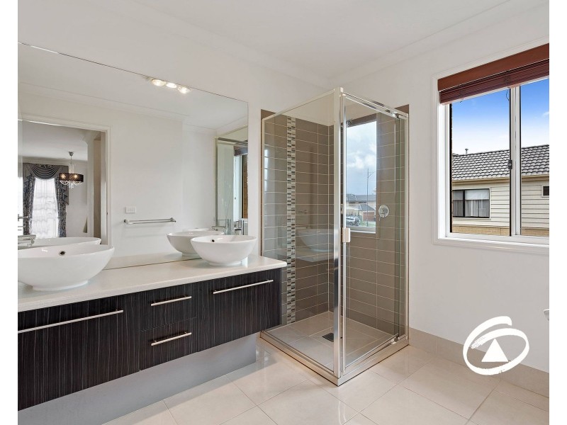 16 Park Orchard Drive, Pakenham VIC 3810