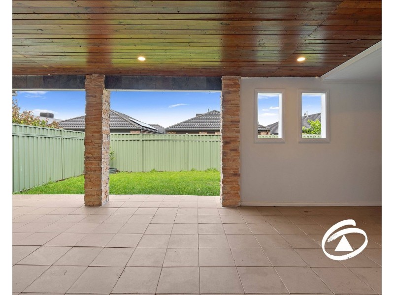 16 Park Orchard Drive, Pakenham VIC 3810