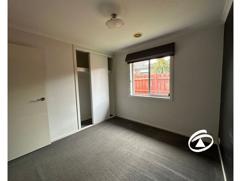 39 Melzak Way, Berwick VIC 3806