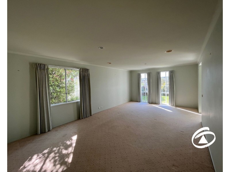 33 Telford Drive, Berwick VIC 3806