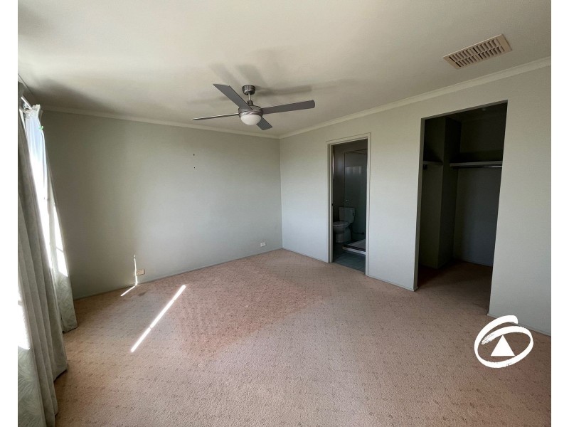 33 Telford Drive, Berwick VIC 3806