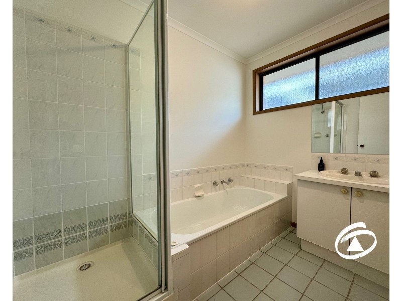 2/102 Fleetwood Drive, Narre Warren VIC 3805