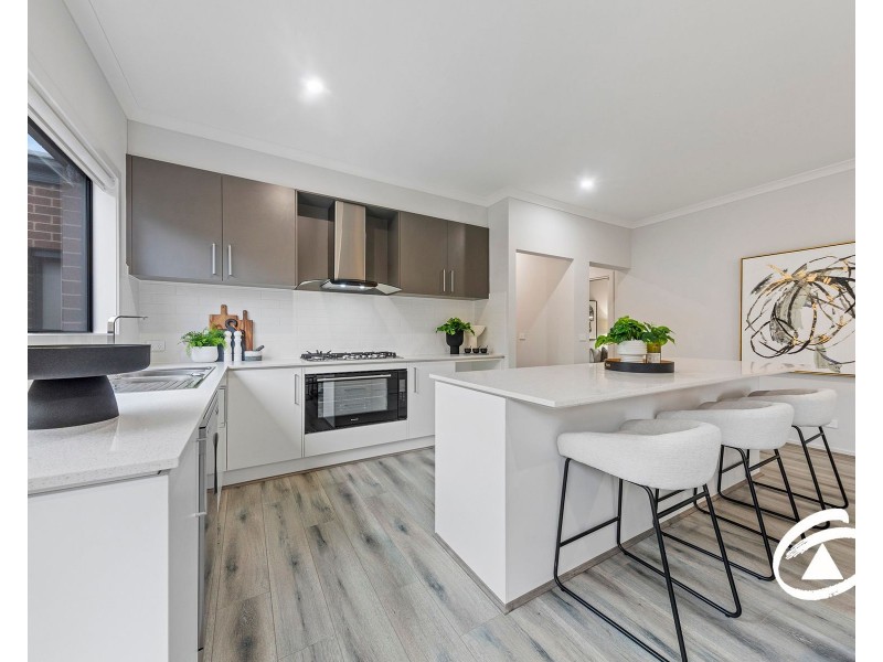 24 Ixia Street, Officer VIC 3809