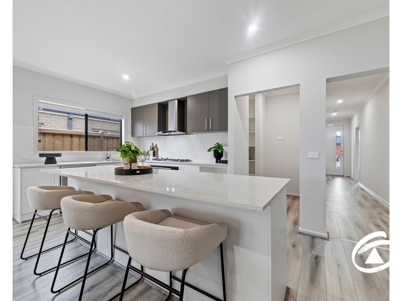 24 Ixia Street, Officer VIC 3809