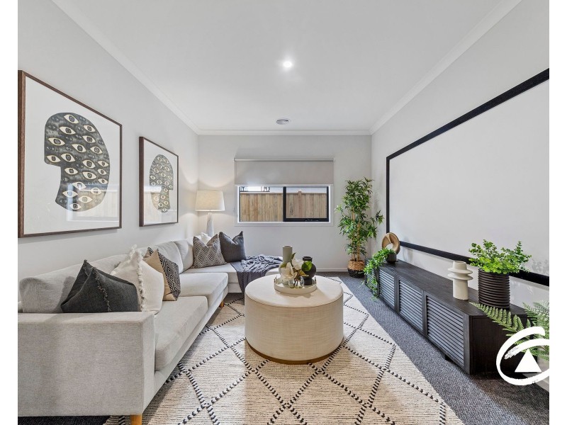 24 Ixia Street, Officer VIC 3809