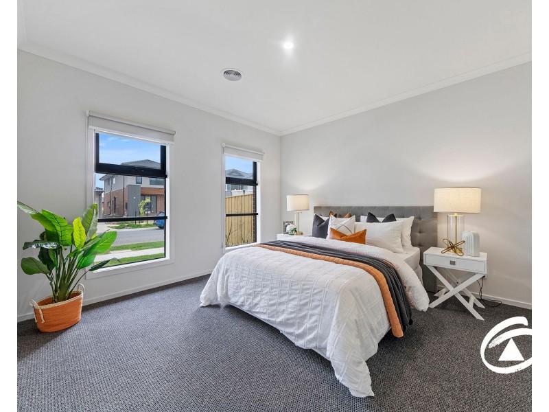 24 Ixia Street, Officer VIC 3809