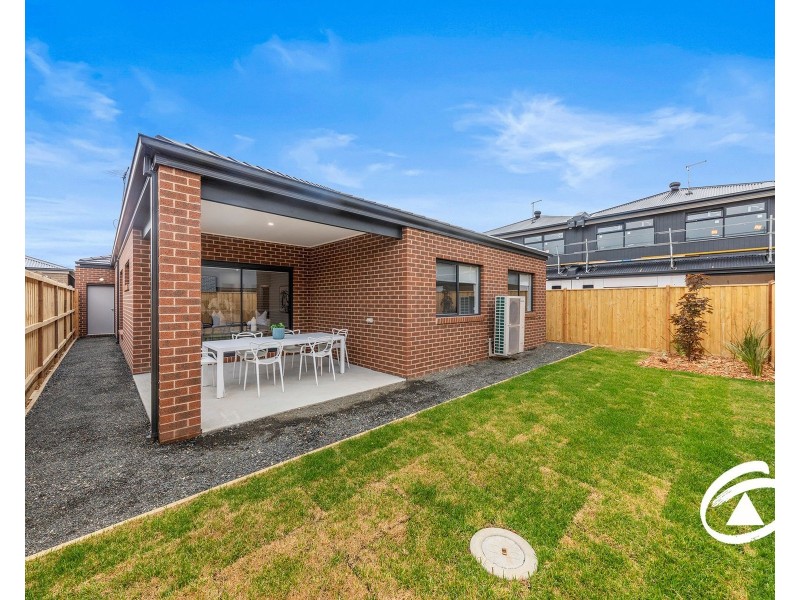 24 Ixia Street, Officer VIC 3809