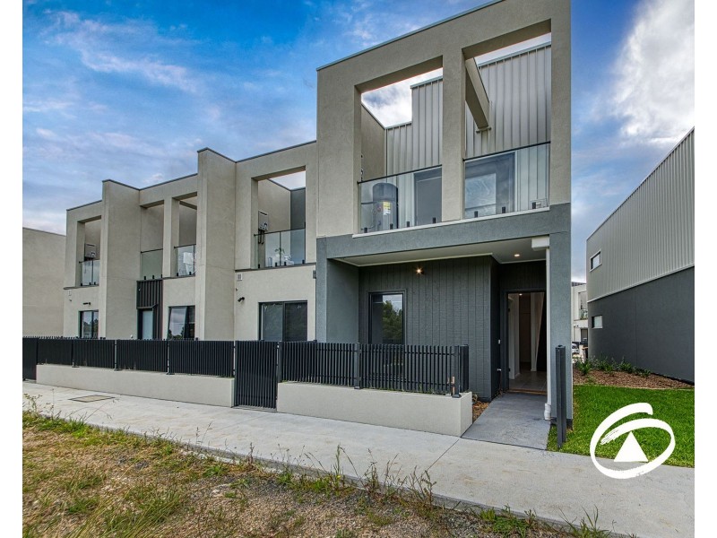 37 Travertine Loop, Berwick VIC 3806