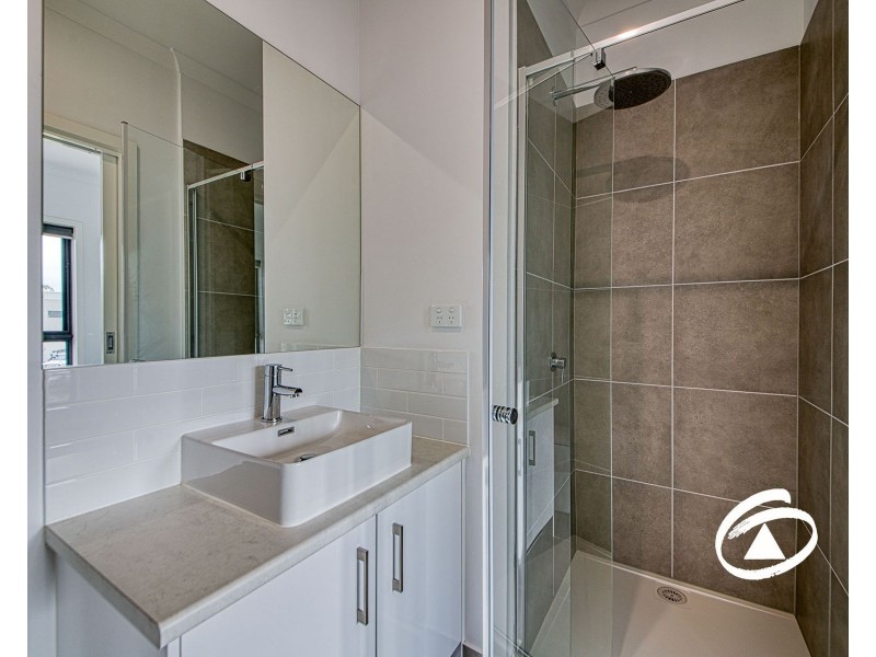 37 Travertine Loop, Berwick VIC 3806