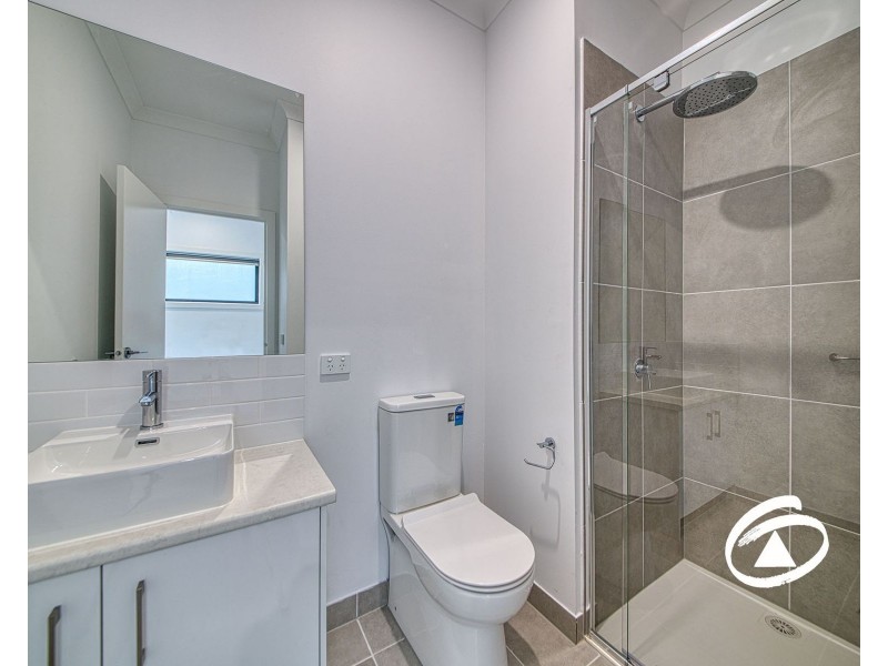 37 Travertine Loop, Berwick VIC 3806