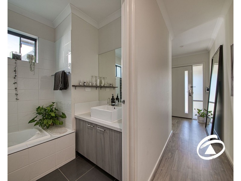 11 Fadden Mews, Officer VIC 3809