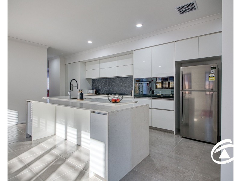 23 Ixia Street, Officer VIC 3809