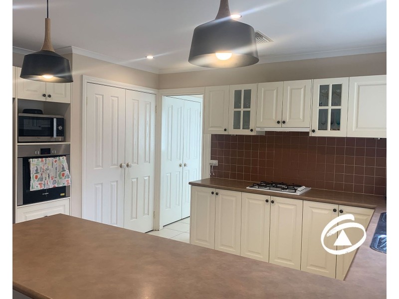 18 Sunview Place, Berwick VIC 3806