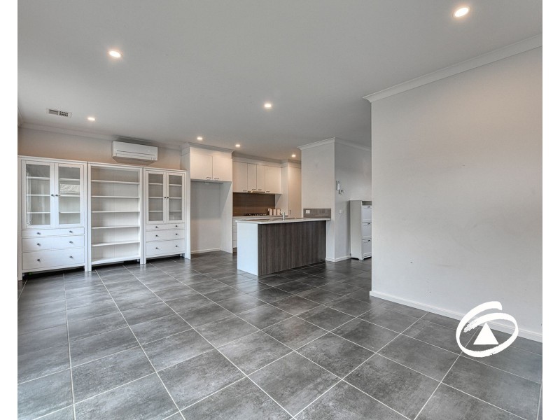 47 Atlantic Drive, Pakenham VIC 3810