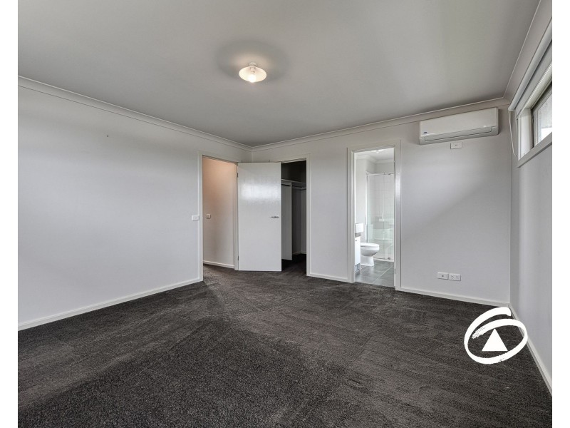 47 Atlantic Drive, Pakenham VIC 3810