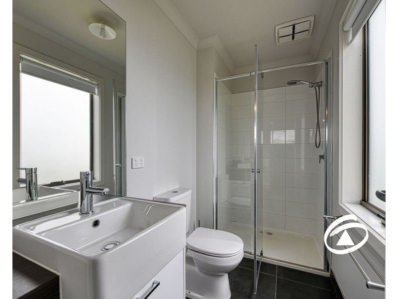 47 Atlantic Drive, Pakenham VIC 3810