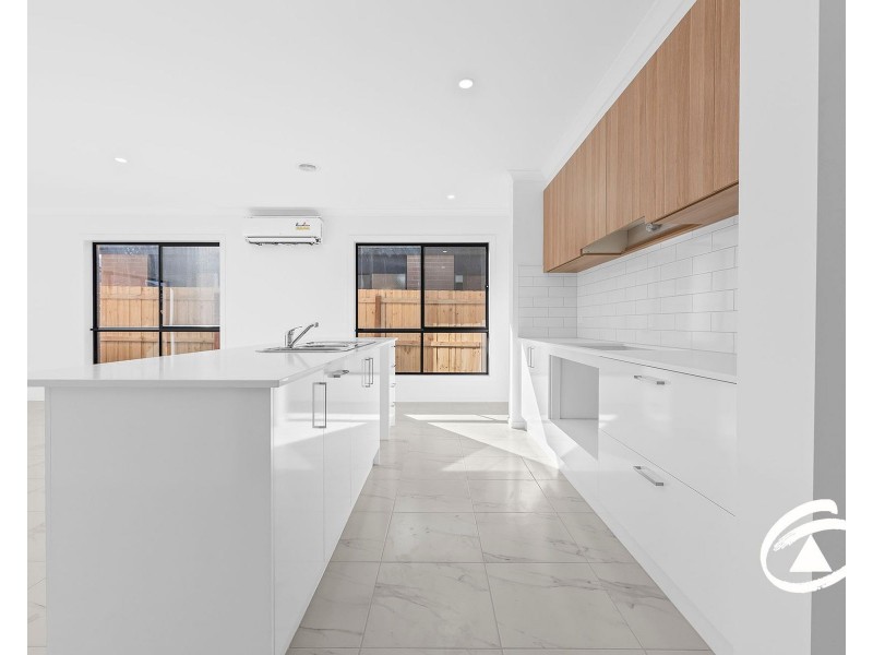 12 Vizsla Street, Cranbourne East VIC 3977