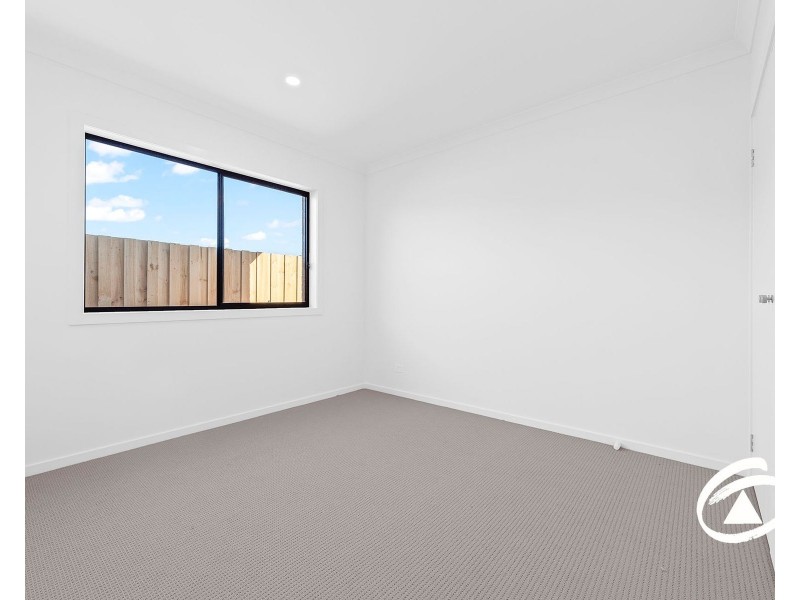 12 Vizsla Street, Cranbourne East VIC 3977