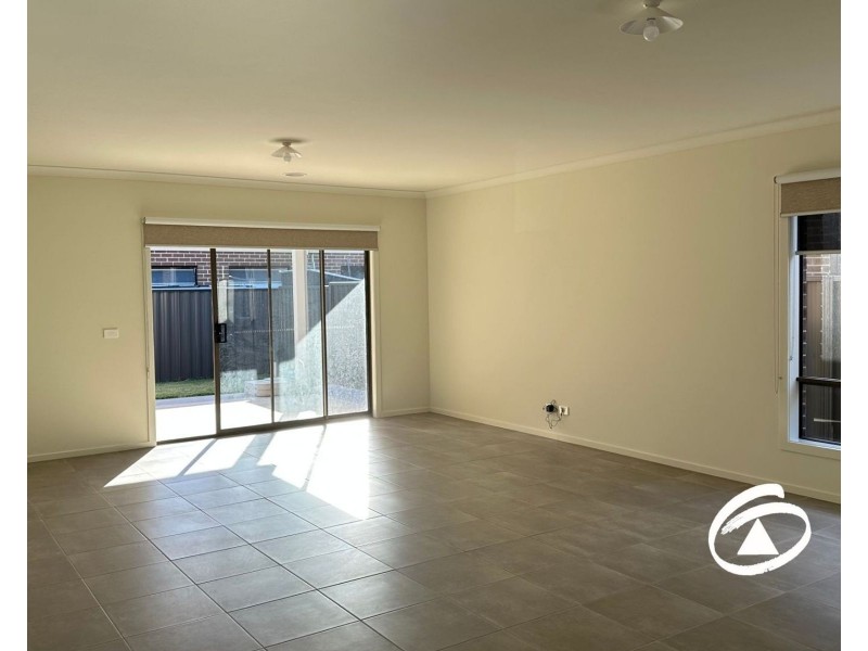 4 Noah Road, Clyde North VIC 3978