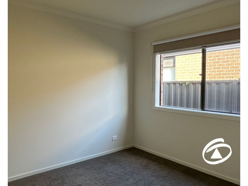 4 Noah Road, Clyde North VIC 3978