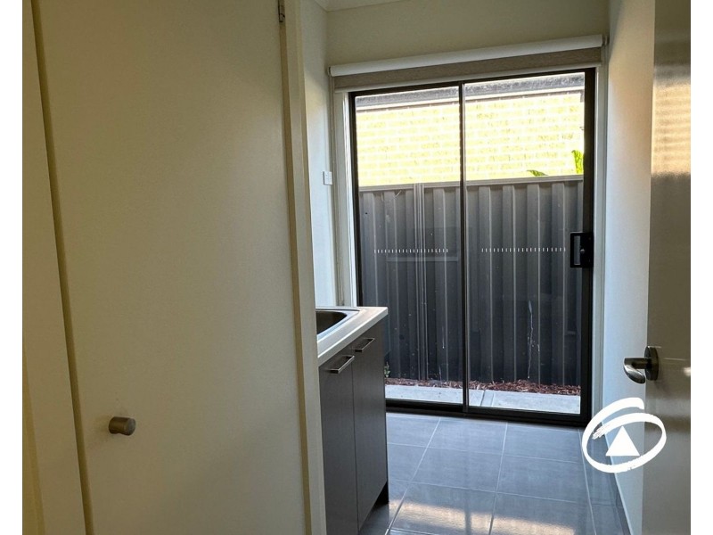 4 Noah Road, Clyde North VIC 3978