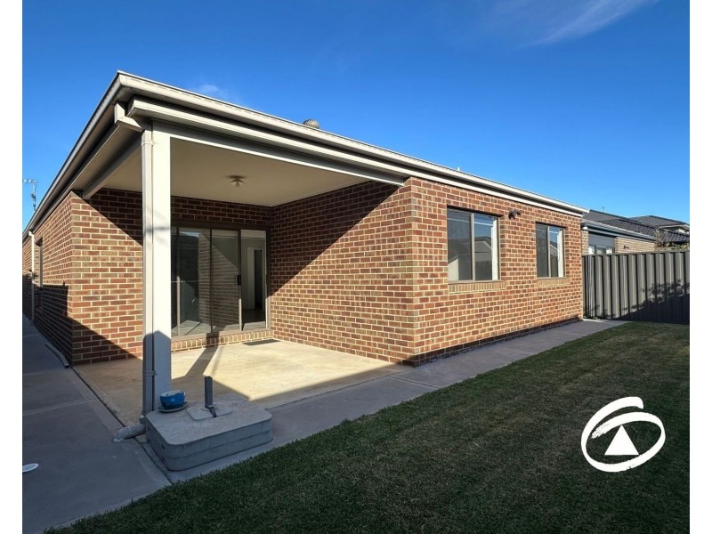 4 Noah Road, Clyde North VIC 3978