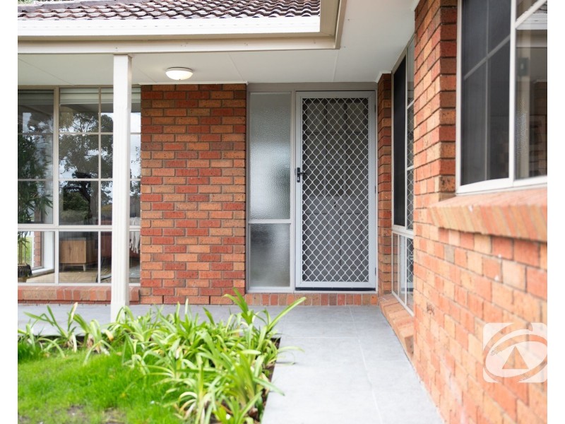 1/42 Strathavan Drive, Berwick VIC 3806