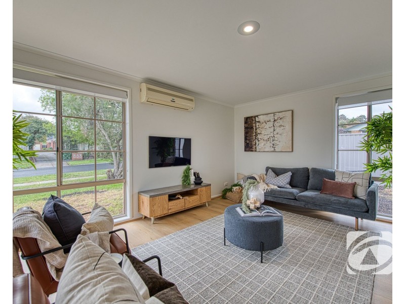 1/42 Strathavan Drive, Berwick VIC 3806
