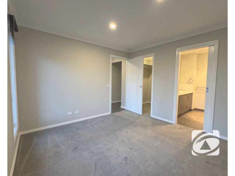 55 Fairweather Street, Clyde VIC 3978