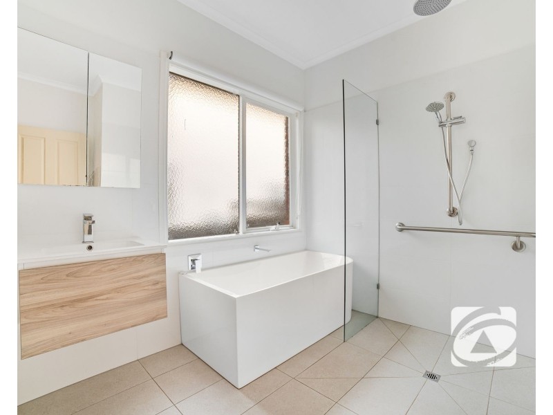 64 The Boulevard, Narre Warren South VIC 3805