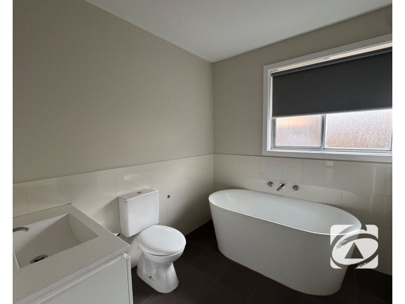 1 Wadsley Avenue, Pakenham VIC 3810